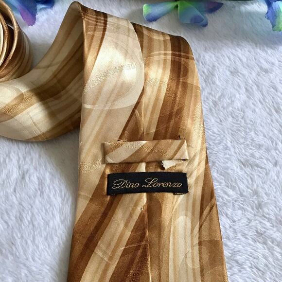 Dino Lorenzo Gold with Pattern 100% Silk Tie - Picture 6 of 9